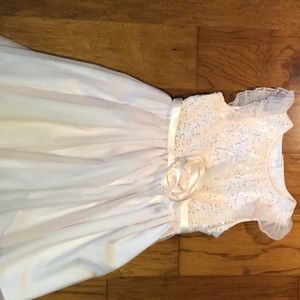 Light pink dress w/ ribbons 🎀